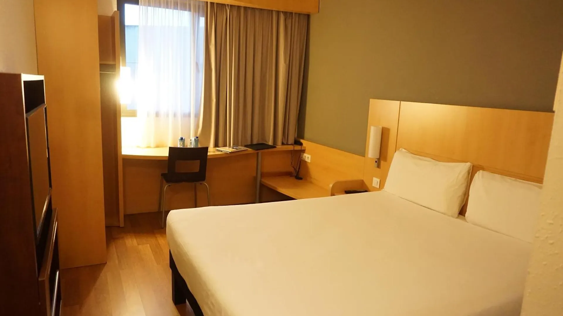Ibis Girona Hotell