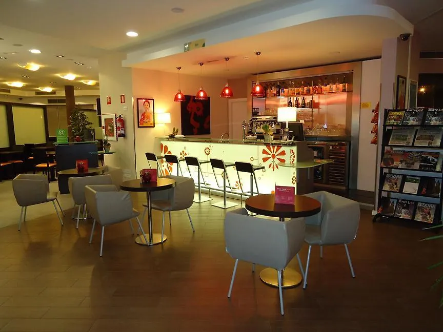Ibis Girona Hotell 2*,